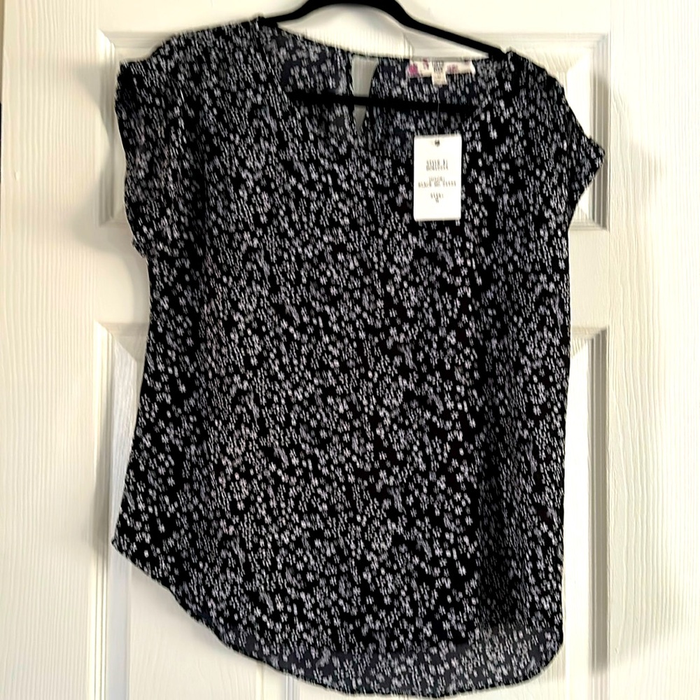 Short sleeve top